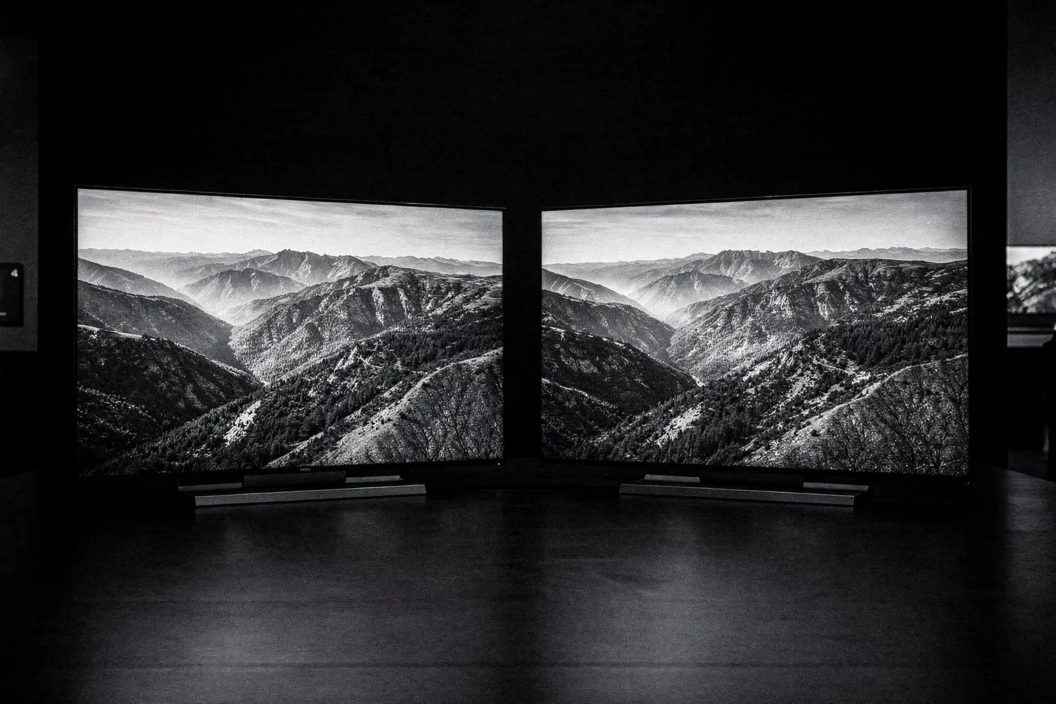 Comparaison côte à côte d'un téléviseur OLED et d'un téléviseur à rétroéclairage RGB